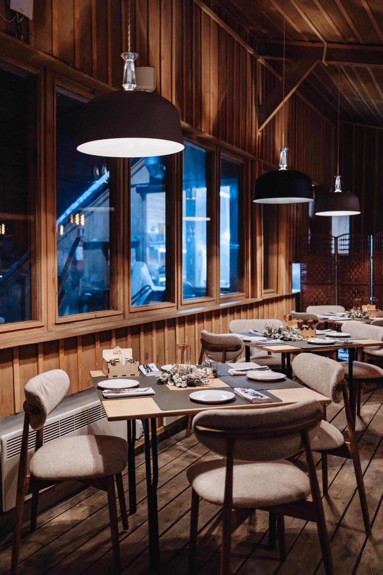 Le Mont Hotel Almaty Bagian luar foto