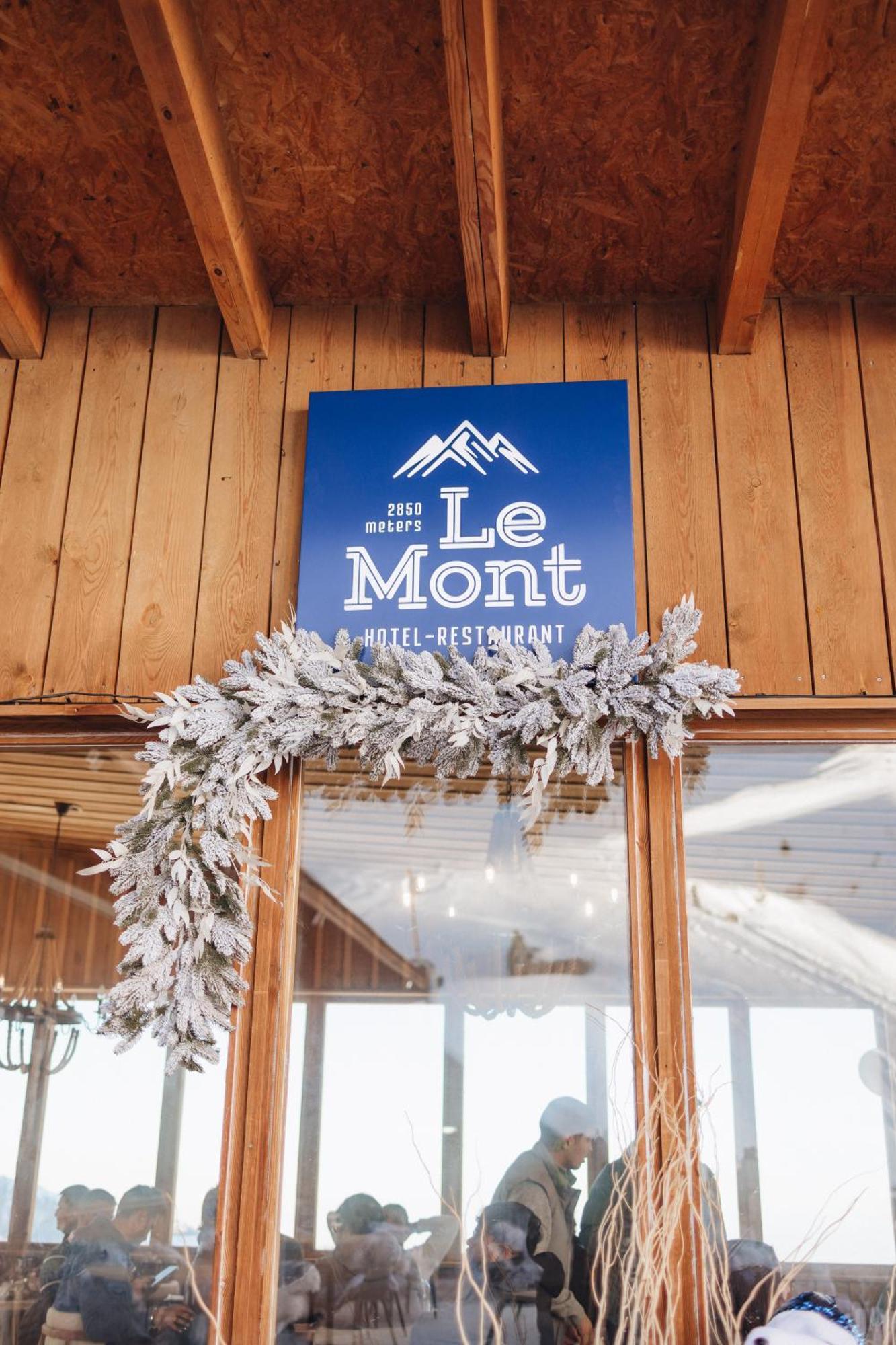 Le Mont Hotel Almaty Bagian luar foto
